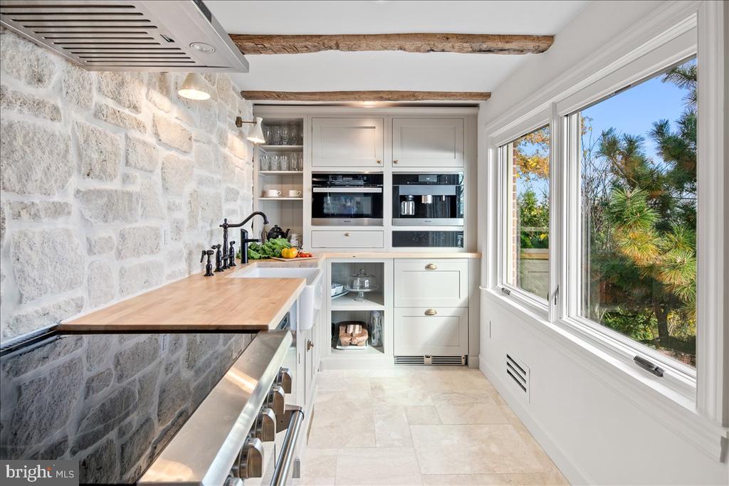 3903 BELLE RIVE TERRACE