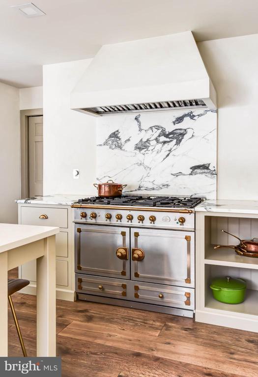 3903 BELLE RIVE TERRACE