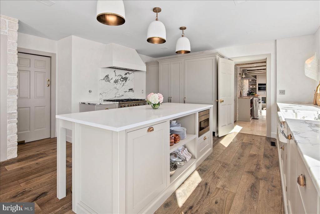 3903 BELLE RIVE TERRACE