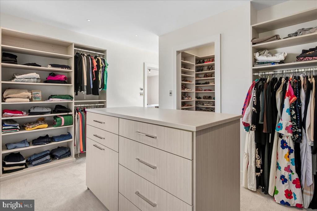 3903 BELLE RIVE TERRACE
