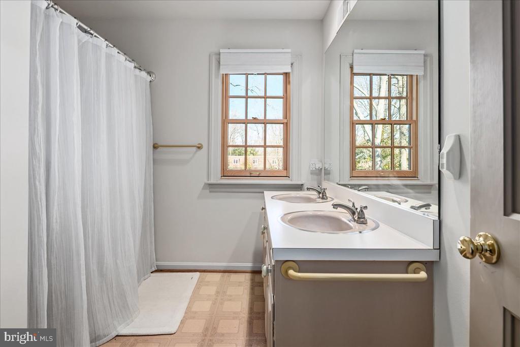 3903 BELLE RIVE TERRACE