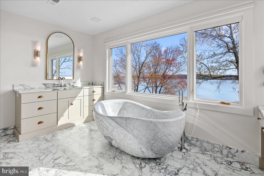 3903 BELLE RIVE TERRACE