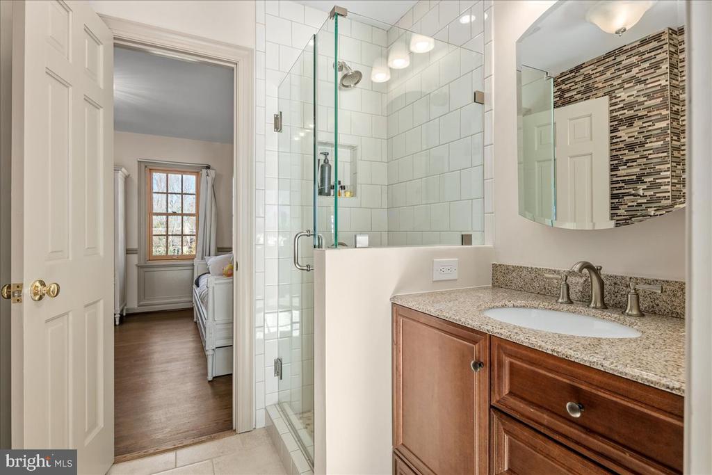 3903 BELLE RIVE TERRACE