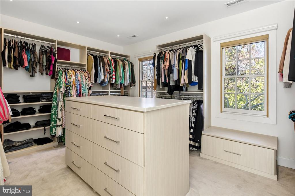 3903 BELLE RIVE TERRACE