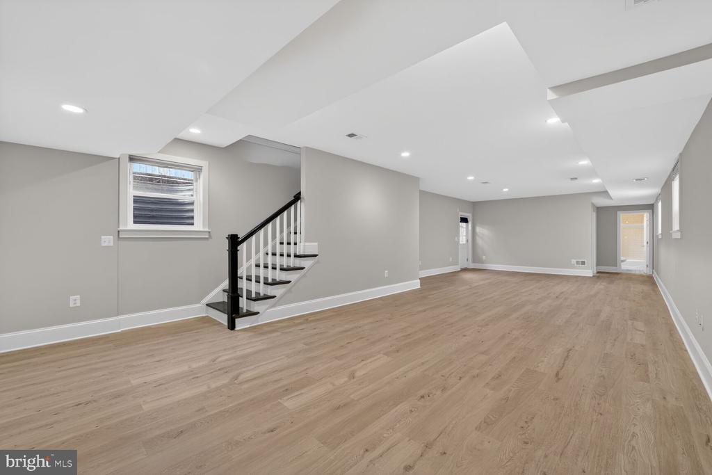 8113 WELLINGTON ROAD