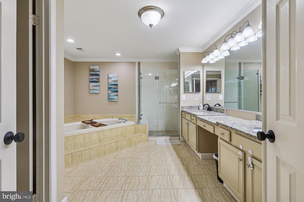 8514 OAK CHASE CIRCLE