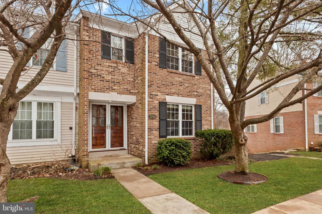 5759 HERITAGE HILL DRIVE