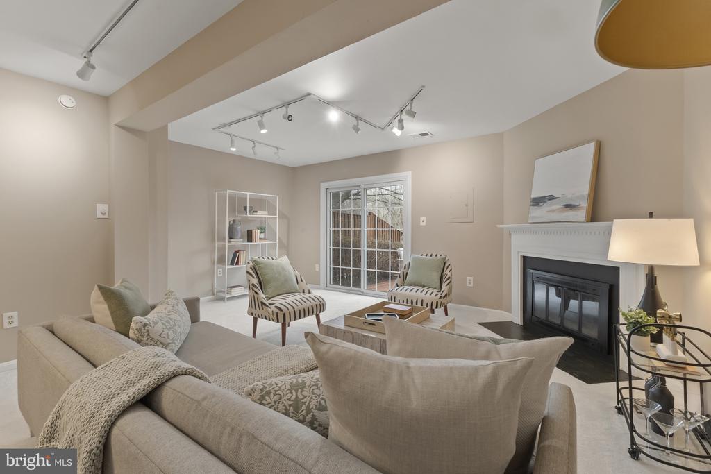 5759 HERITAGE HILL DRIVE