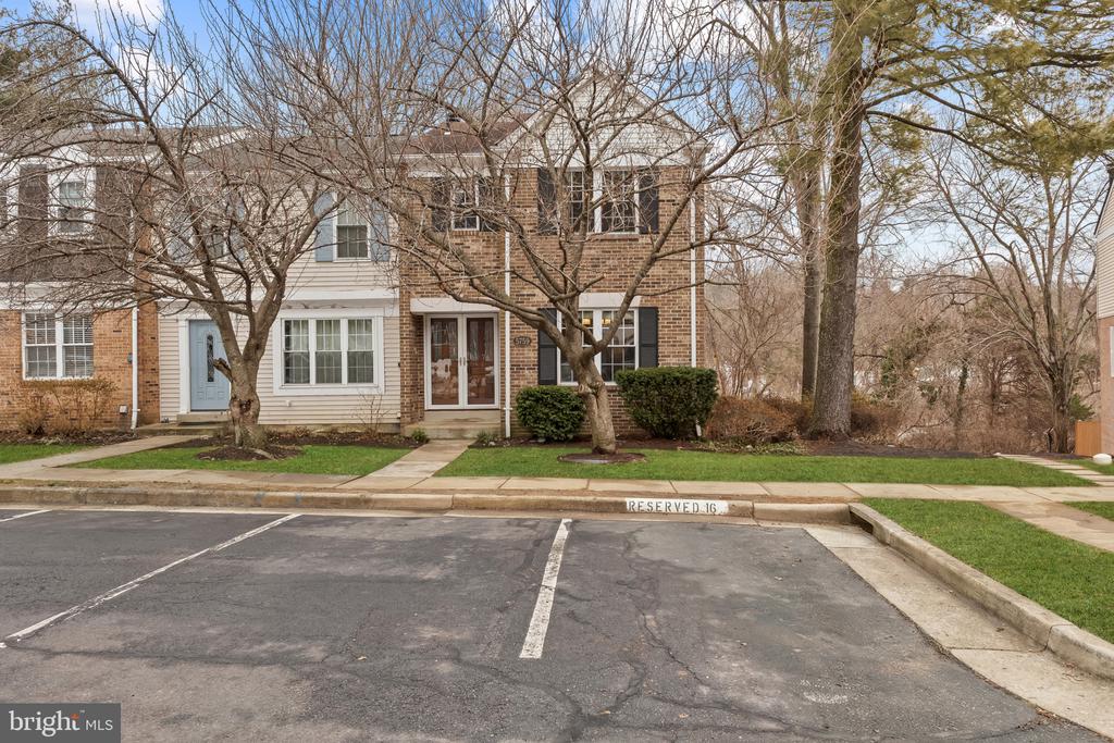 5759 HERITAGE HILL DRIVE