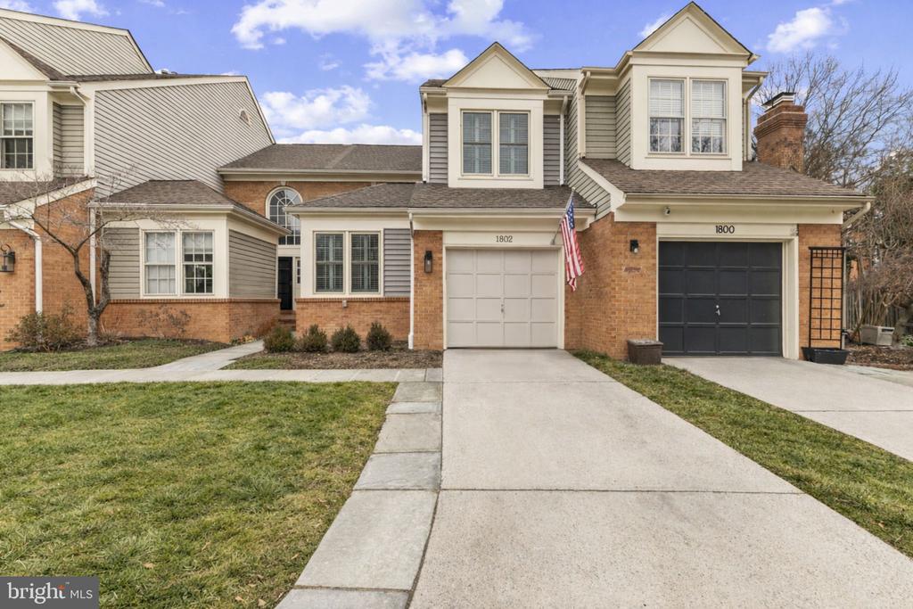 1802 DUFFIELD LANE