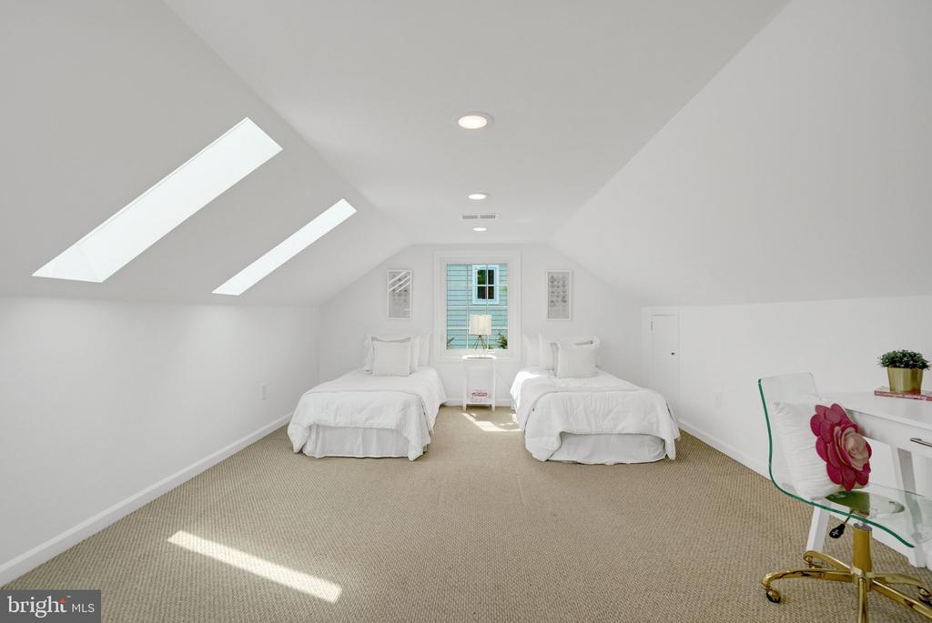 1012 CROTON DRIVE