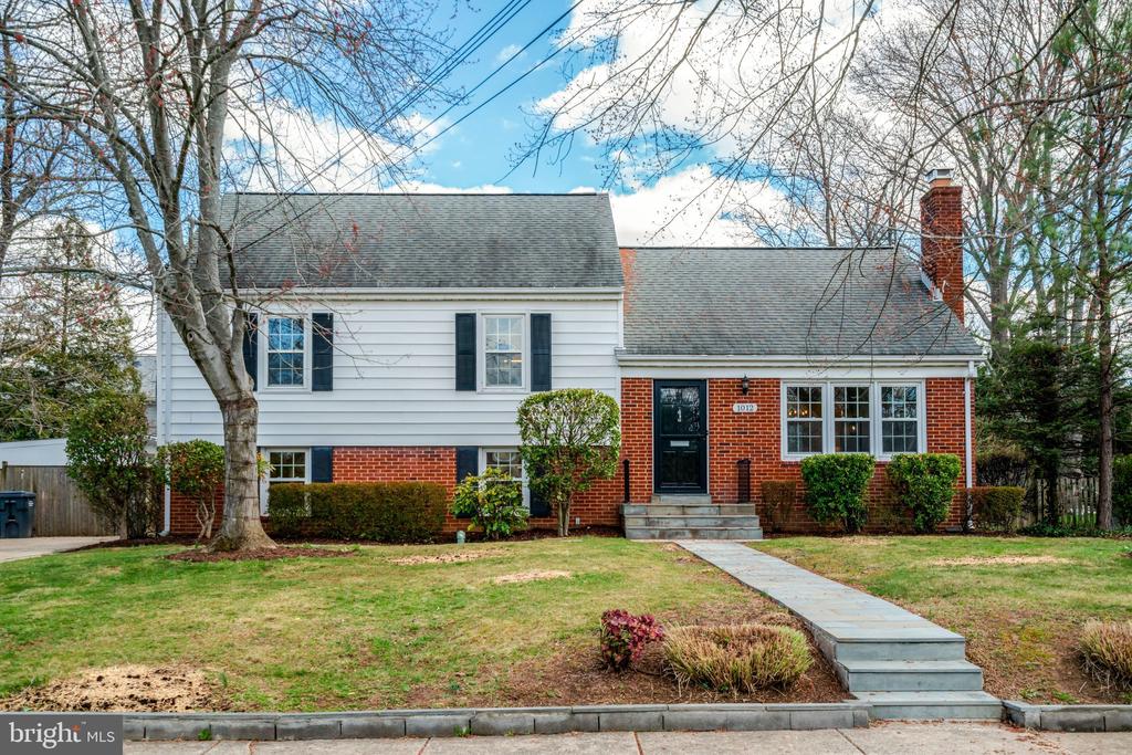 1012 CROTON DRIVE