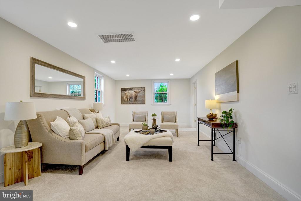 1012 CROTON DRIVE
