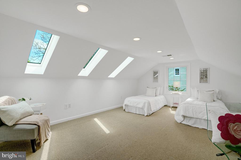 1012 CROTON DRIVE