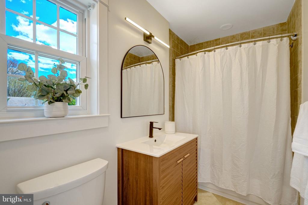 1012 CROTON DRIVE