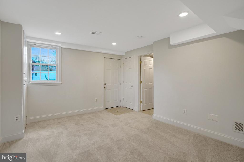 1012 CROTON DRIVE
