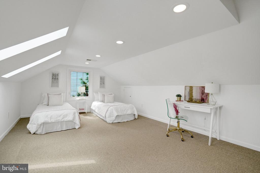 1012 CROTON DRIVE