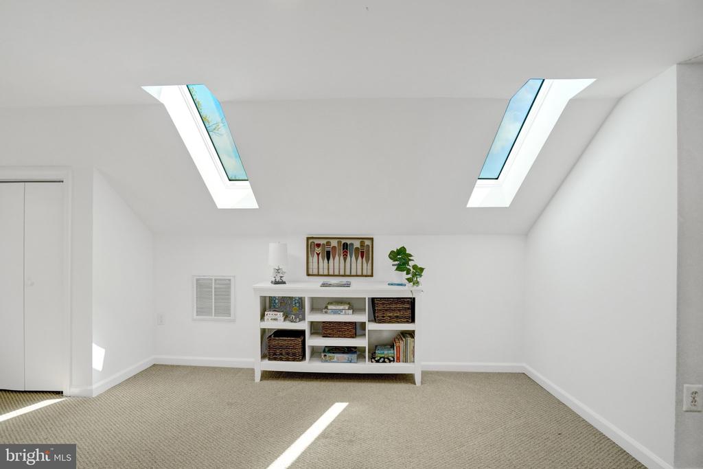 1012 CROTON DRIVE