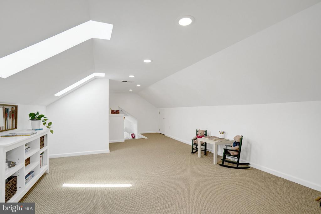 1012 CROTON DRIVE