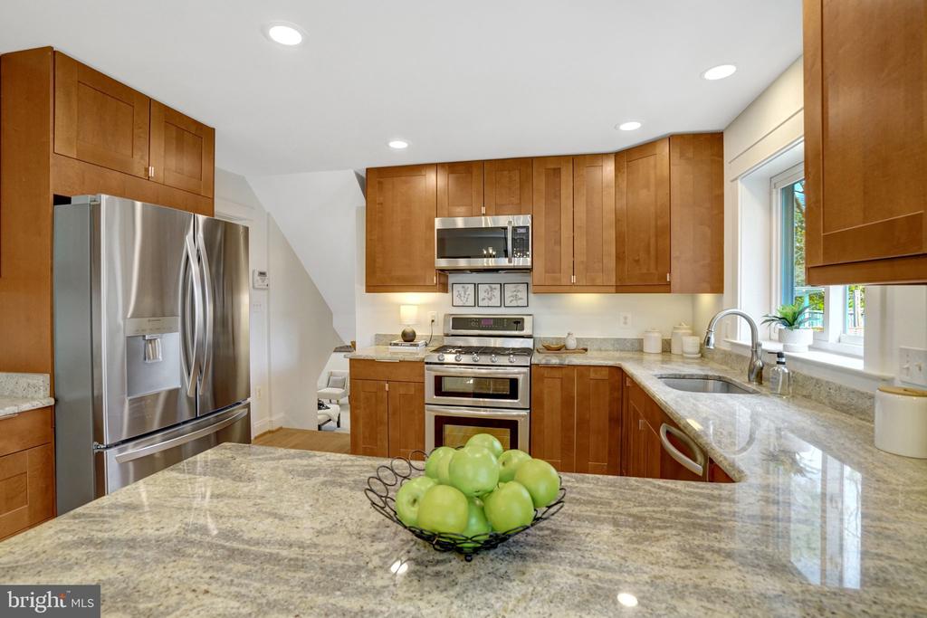 1012 CROTON DRIVE