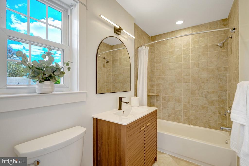 1012 CROTON DRIVE