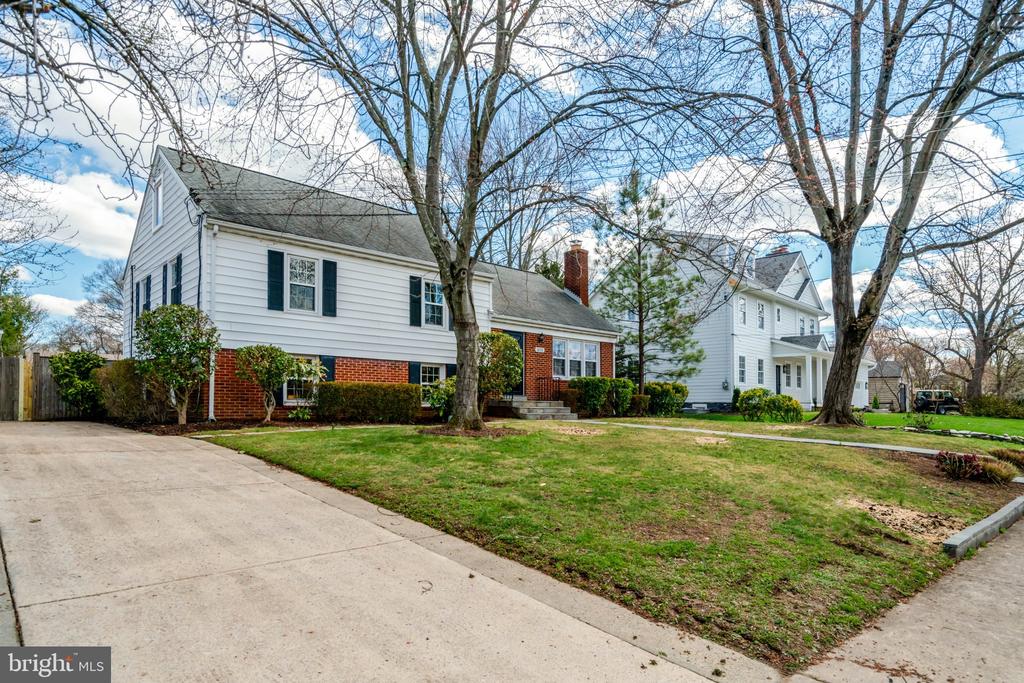 1012 CROTON DRIVE