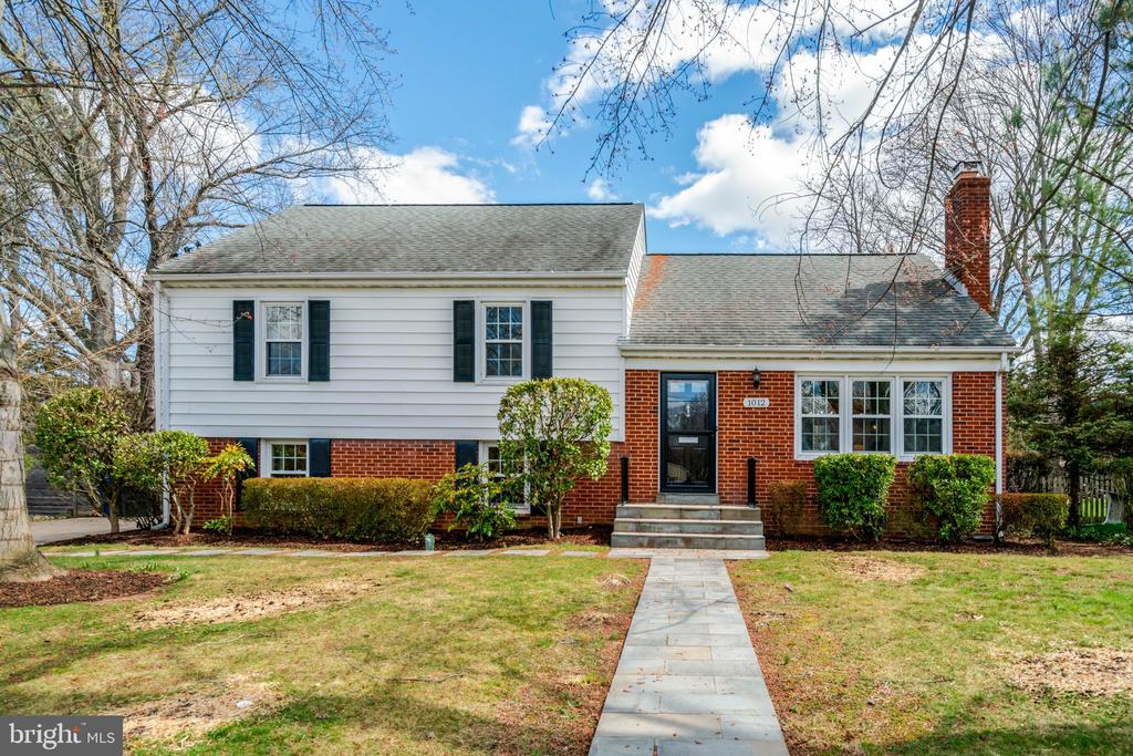 1012 CROTON DRIVE