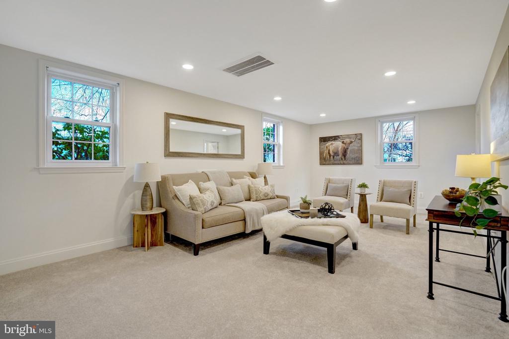 1012 CROTON DRIVE
