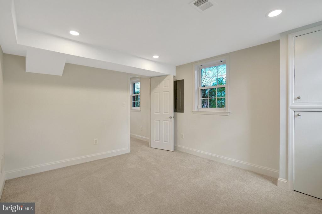 1012 CROTON DRIVE