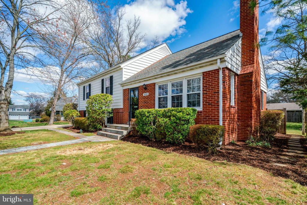 1012 CROTON DRIVE