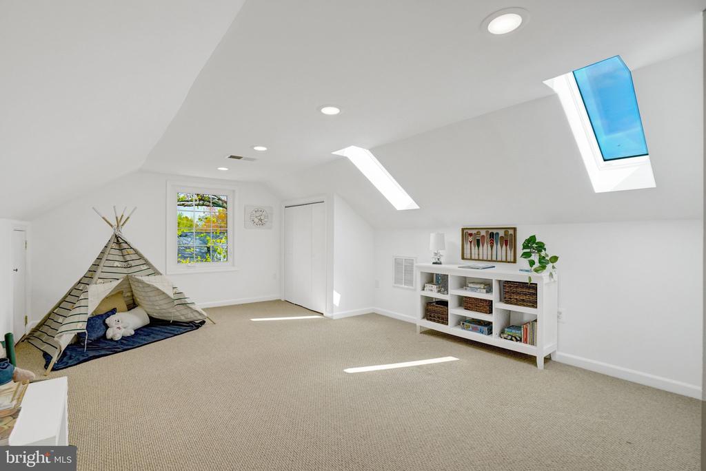 1012 CROTON DRIVE