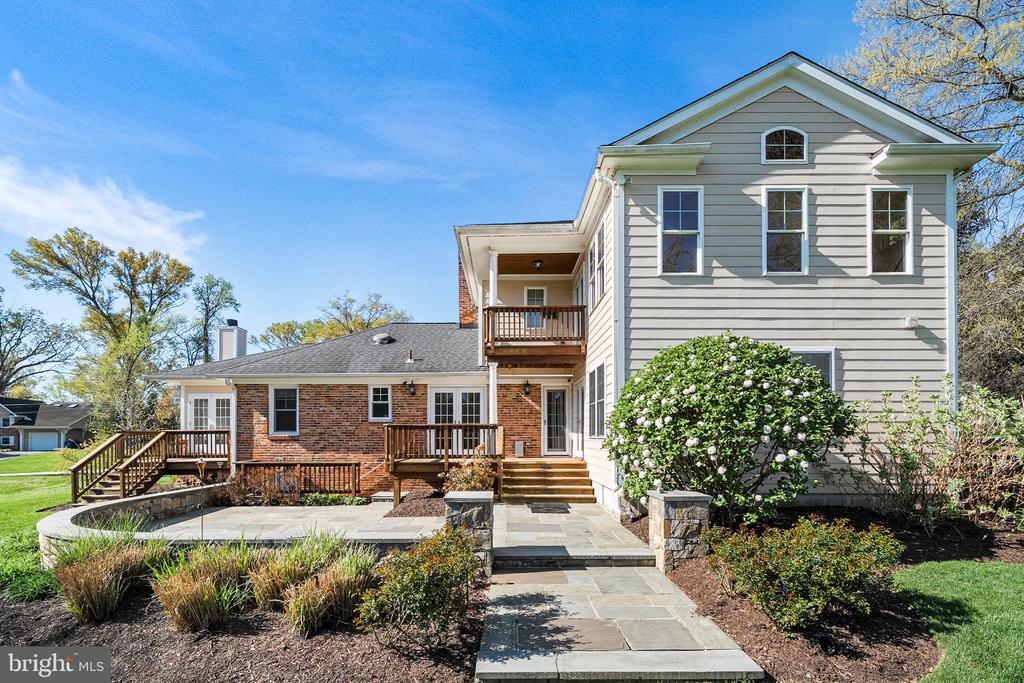 5216 REMINGTON DRIVE