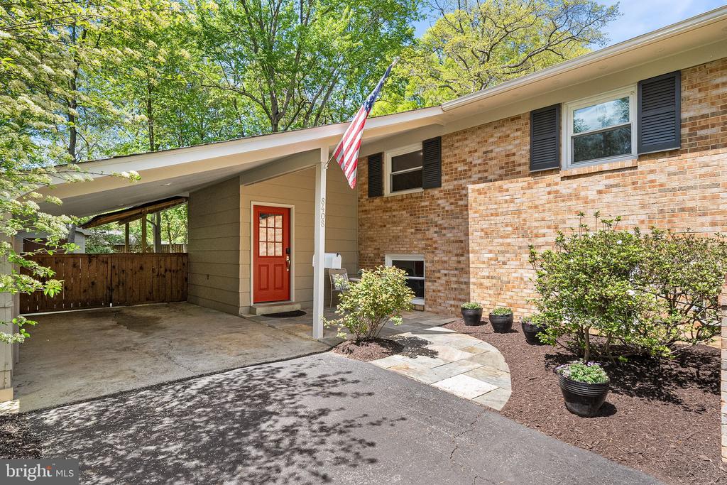 8408 BREWSTER DRIVE