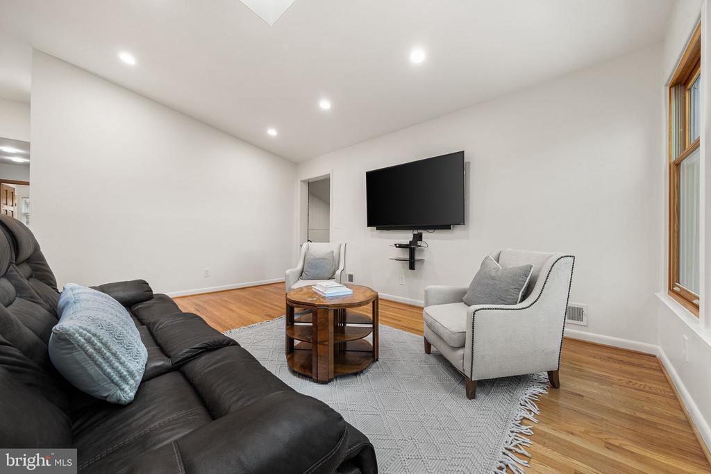 8408 BREWSTER DRIVE