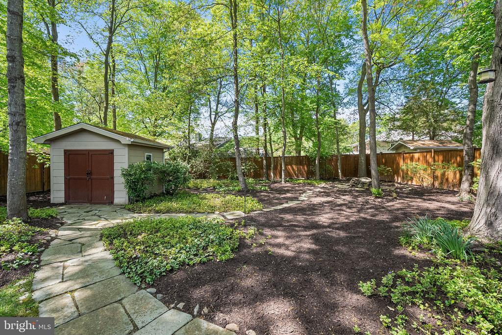 8408 BREWSTER DRIVE