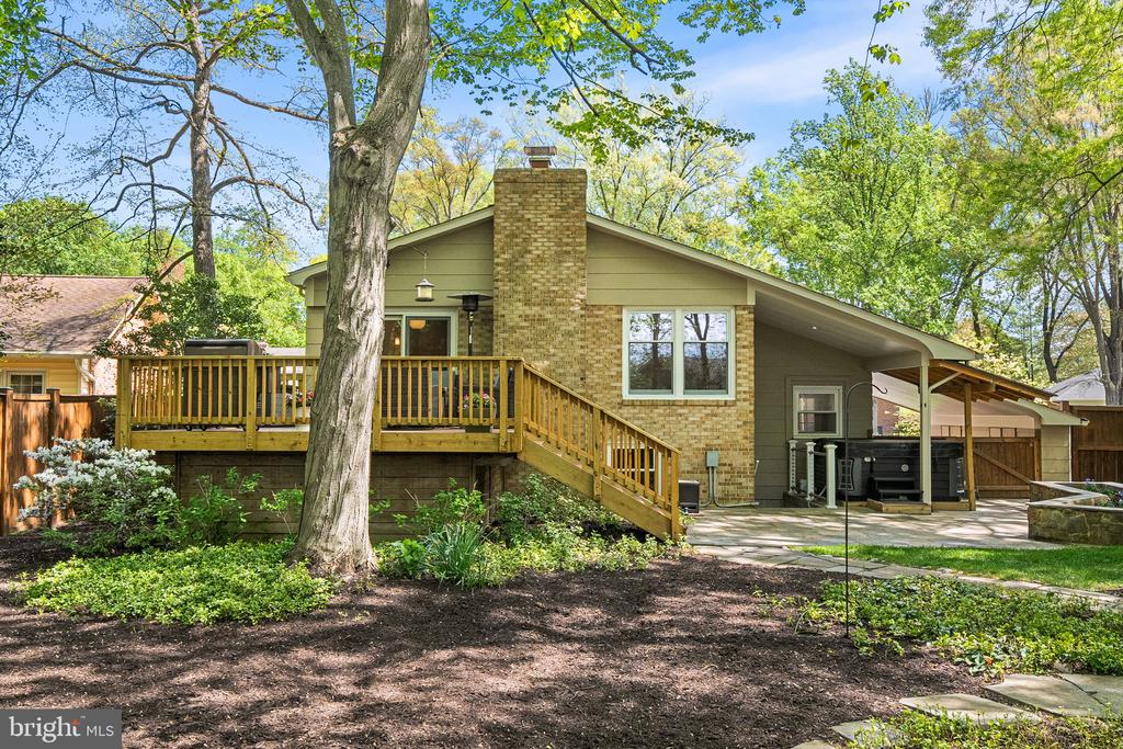 8408 BREWSTER DRIVE