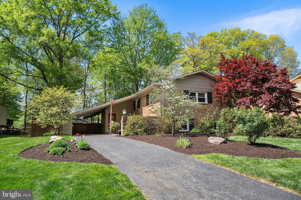 8408 BREWSTER DRIVE