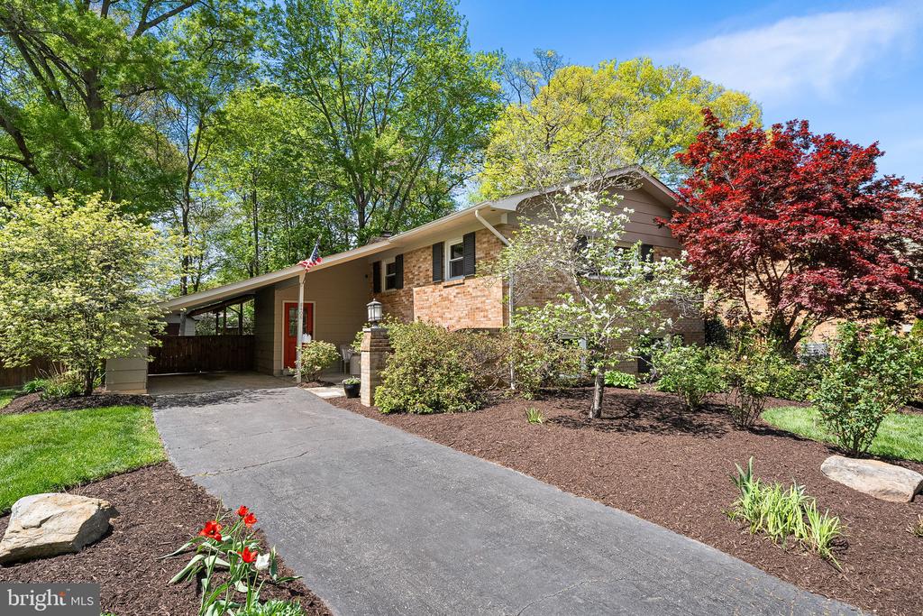 8408 BREWSTER DRIVE