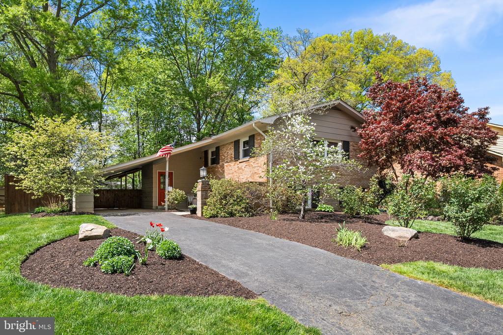 8408 BREWSTER DRIVE