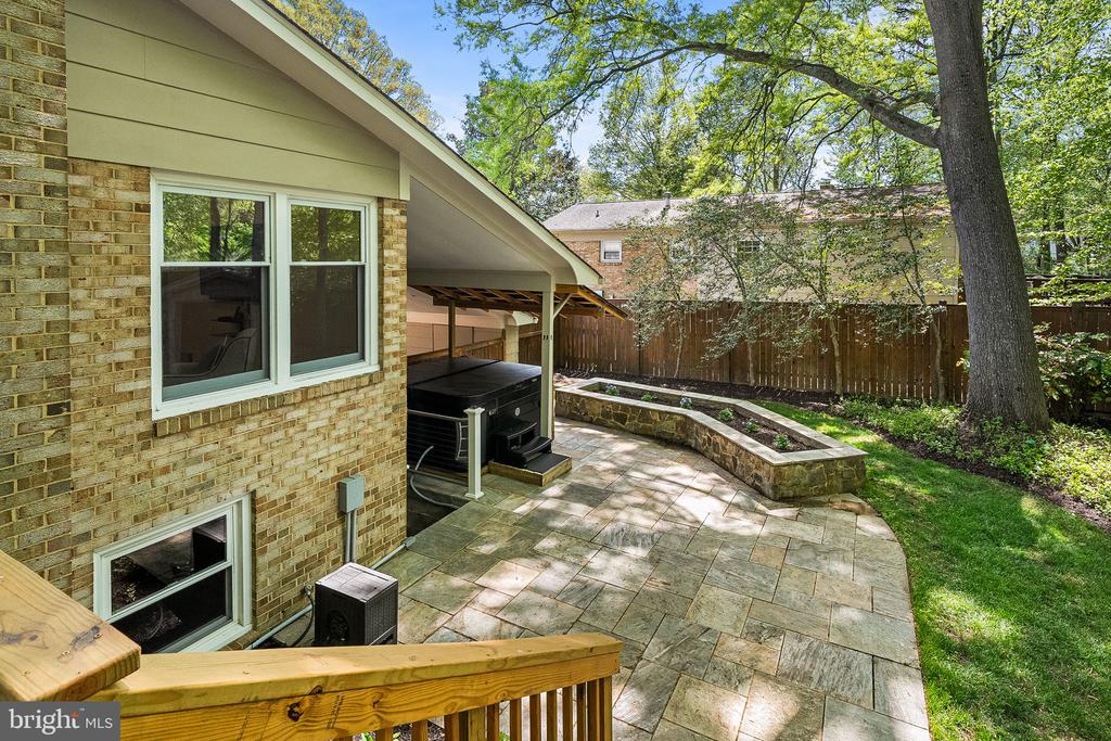 8408 BREWSTER DRIVE