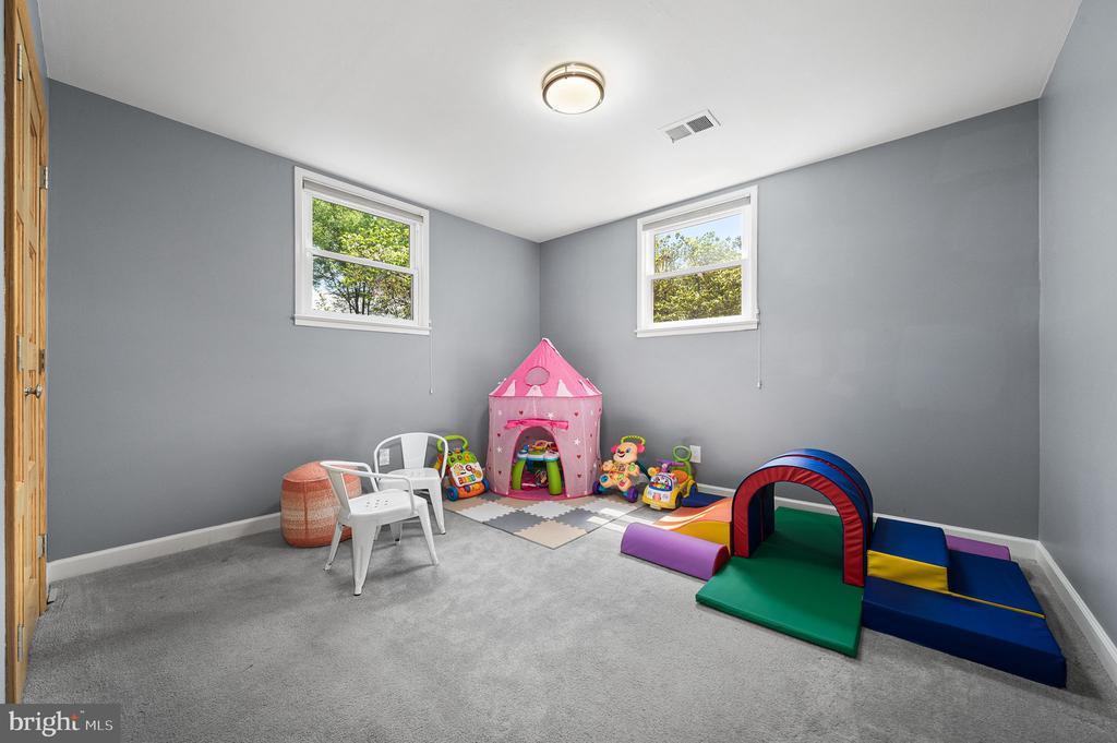 8408 BREWSTER DRIVE