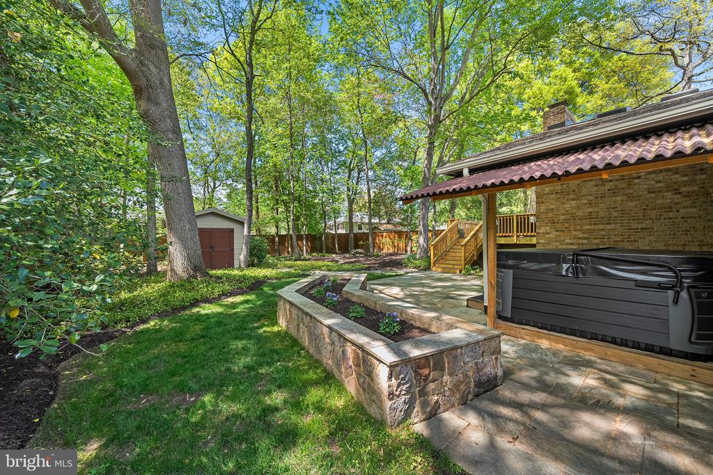 8408 BREWSTER DRIVE