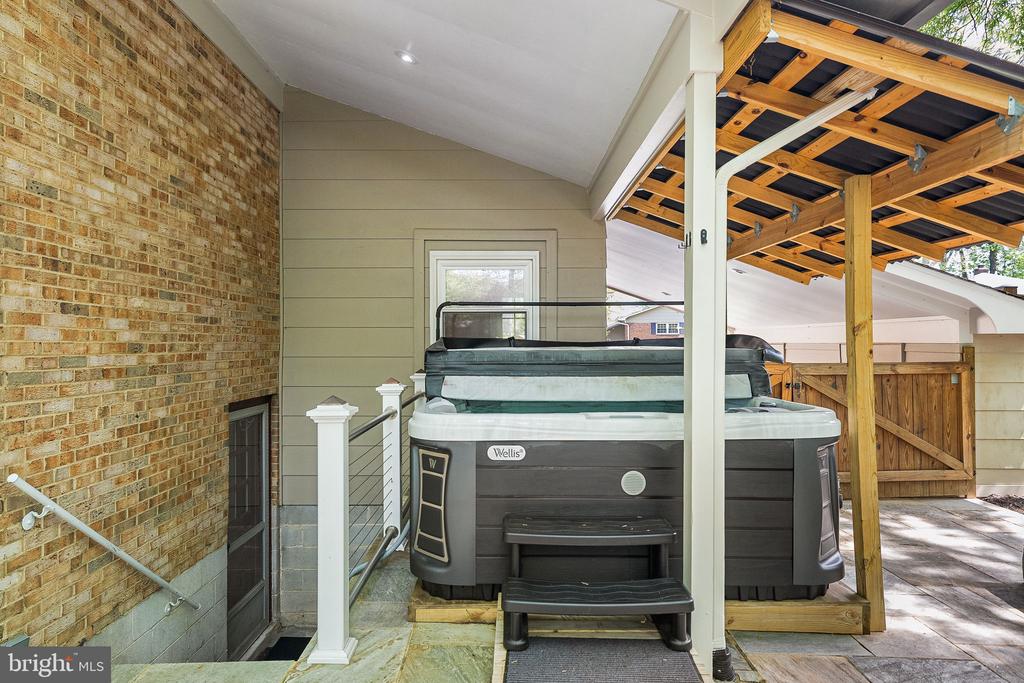 8408 BREWSTER DRIVE
