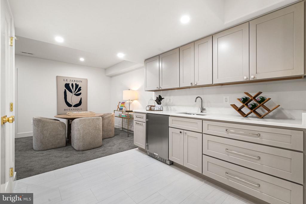 3175 WOODLAND LANE