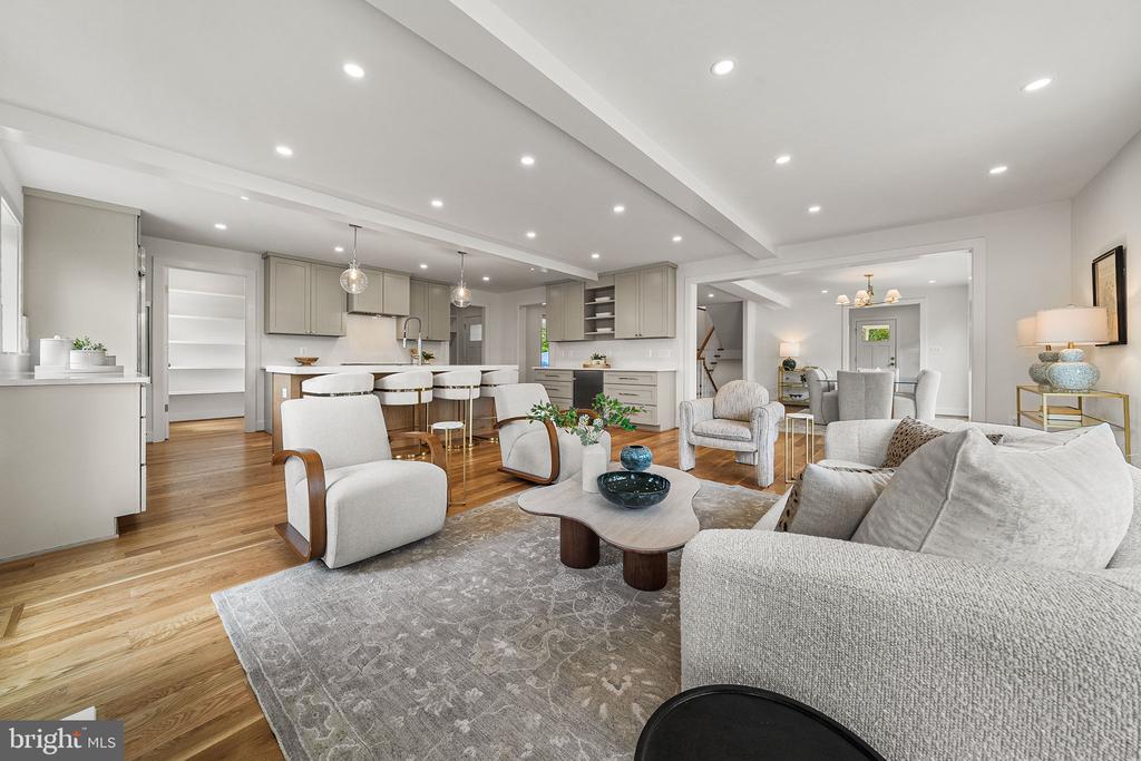 3175 WOODLAND LANE