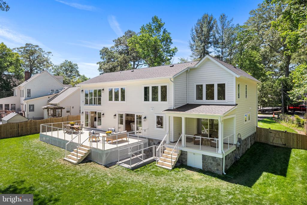 3175 WOODLAND LANE