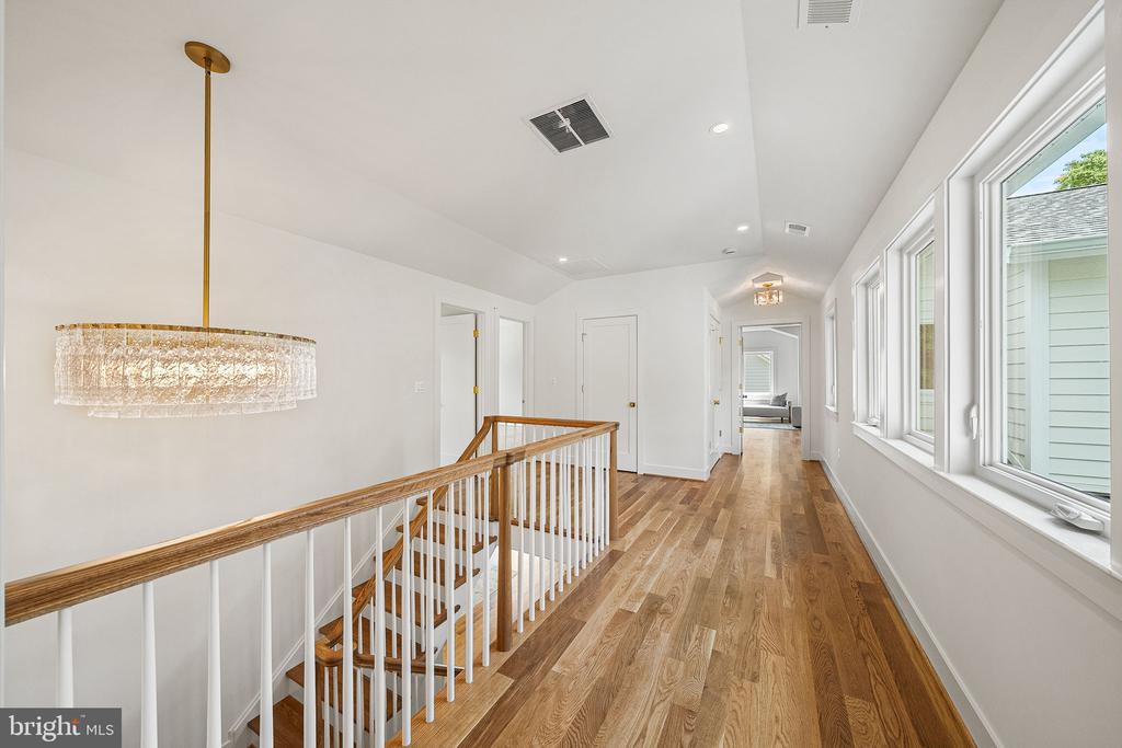 3175 WOODLAND LANE