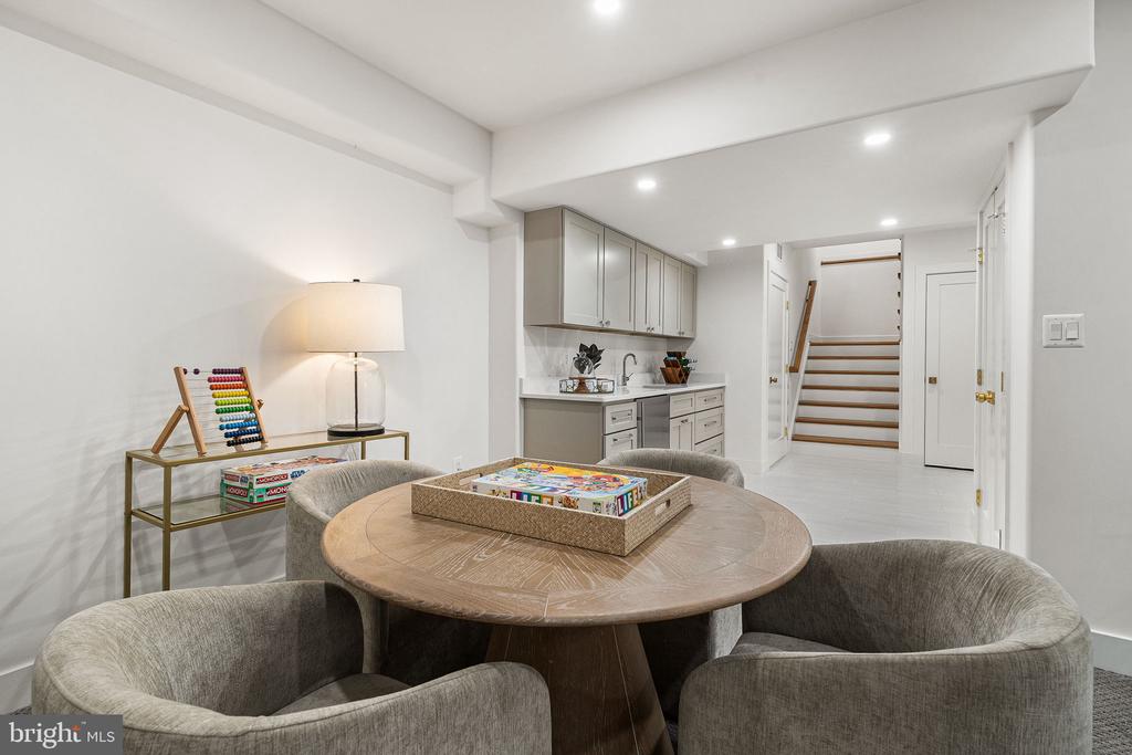 3175 WOODLAND LANE