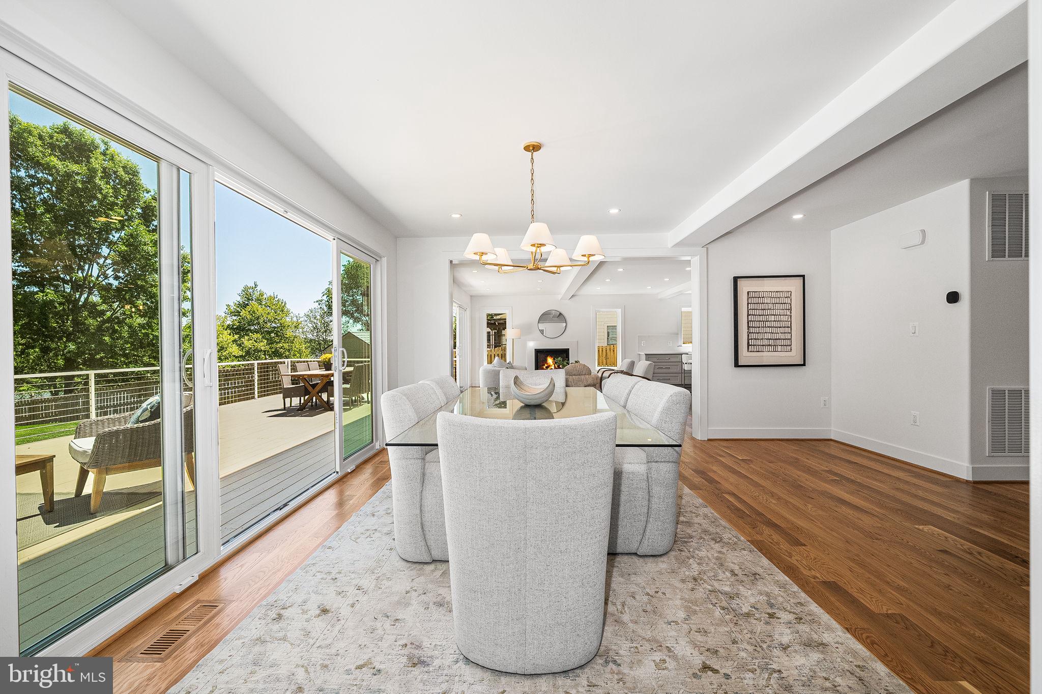 3175 WOODLAND LANE