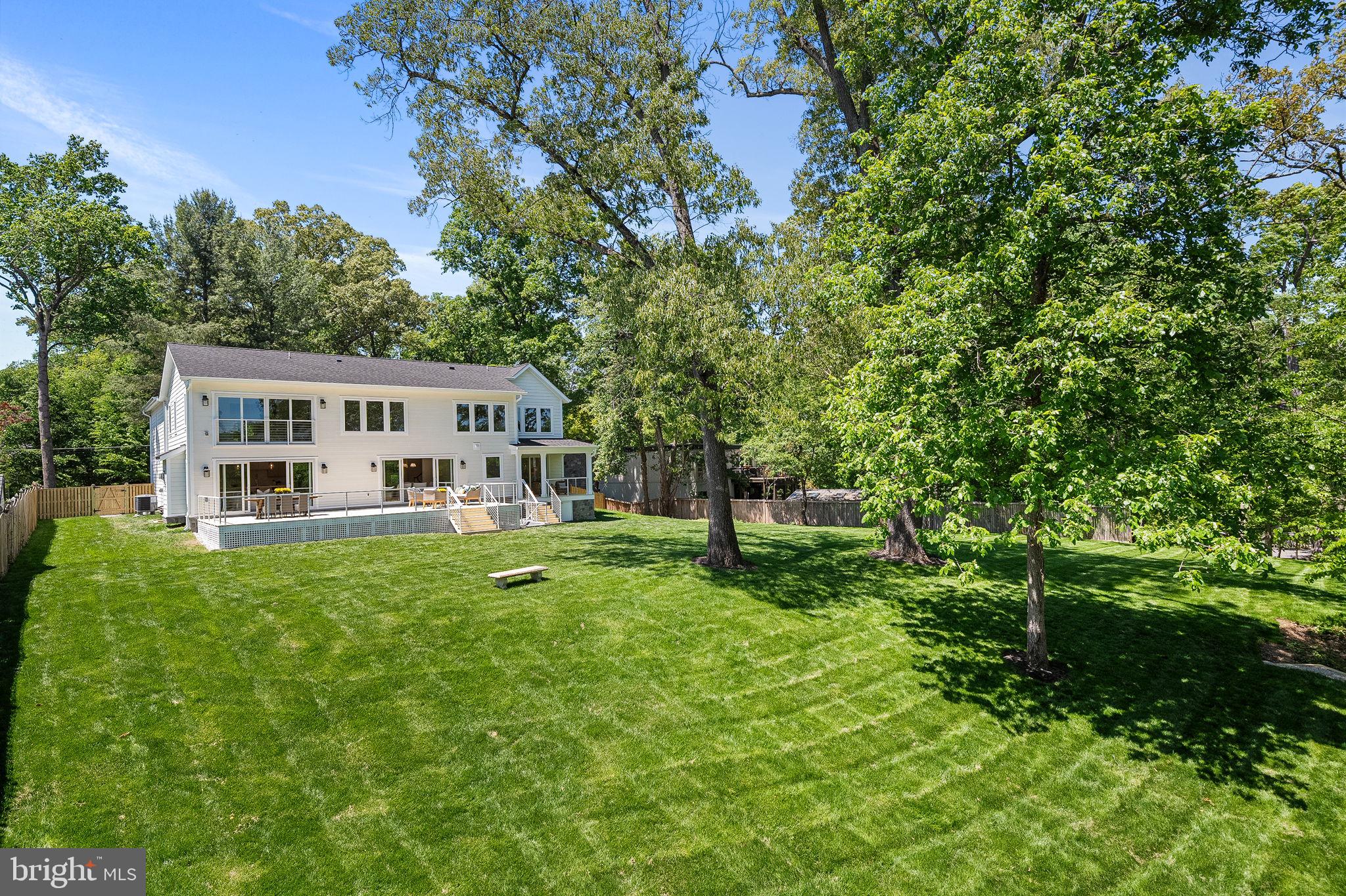 3175 WOODLAND LANE